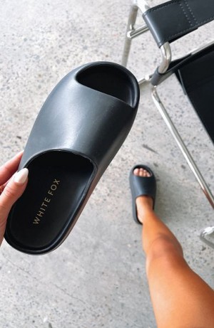 Black White Fox Boutique On The Edge Slides | US_19320SHMR