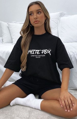 Black White Fox Boutique Step Back Oversized T-shirt | US_05781DKXQ