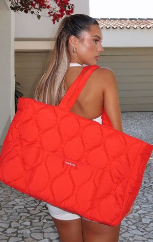 Red White Fox Boutique Always Moving Quilted Tote Bags | US_10832FNEZ