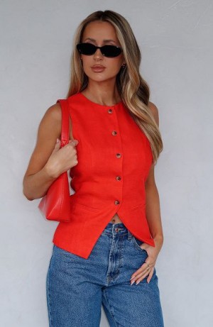 Red White Fox Boutique At The Races Vest Tops | US_40859ZTSL