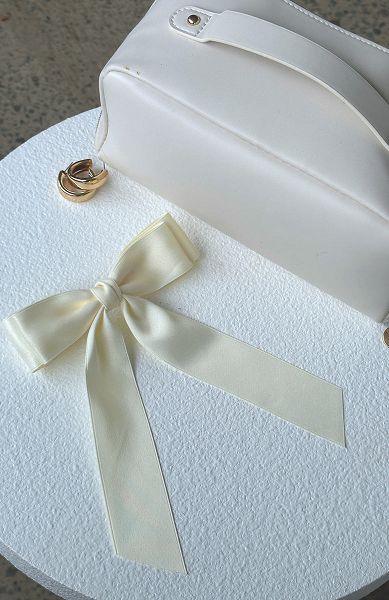 Cream White Fox Boutique Sweet Serenity Bow Hair Accessories | US_52496FMKR